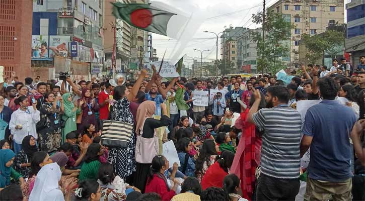 এবার সড়ক অবরোধ ব্র্যাক বিশ্ববিদ্যালয় শিক্ষার্থীদের