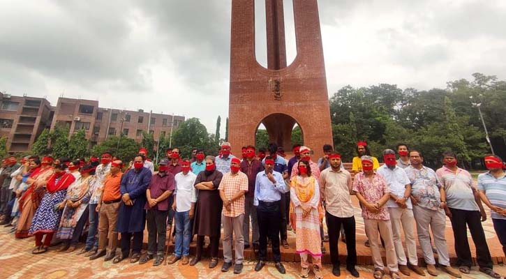 জাবিতে মুখে লাল কাপড় বাঁধলেন শিক্ষক-শিক্ষার্থীরা