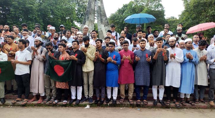 চবিতে ‘লাল ব্যাজ’ পরে জুলাইয়ের শহীদদের স্মরণ