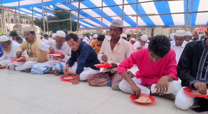 একদিন আগে ঈদ পালন করে সেমাই, পায়েস খেলেন সুরেশ্বর ভক্তরা