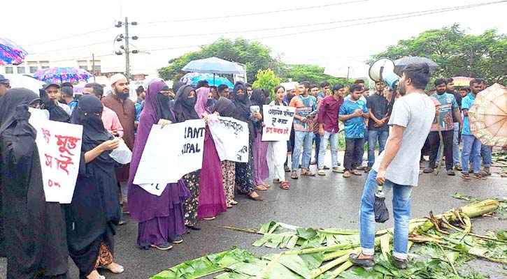 বঙ্গবন্ধু টেক্সটাইল ইঞ্জিনিয়ারিং কলেজে অধ্যক্ষ নিয়োগের দাবিতে বিক্ষোভ