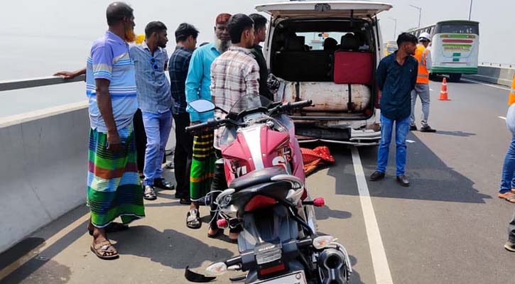 পদ্মা সেতুর ওপরে মোটরসাইকেলের ধাক্কায় প্রাণ গেল যুবকের