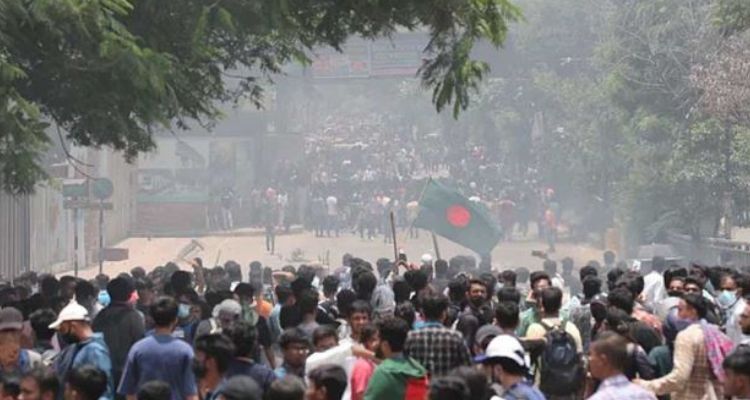 ১৫ আগস্ট : পাল্টাপাল্টি কর্মসূচিতে উৎকণ্ঠা