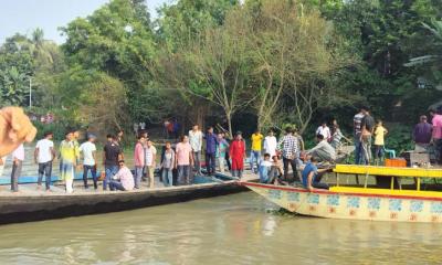 দুই নৌকার সংঘর্ষে কিশোর নিহত