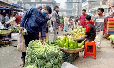 ‘সবকিছুর দাম বাড়ে, বেতন তো বাড়ে না’