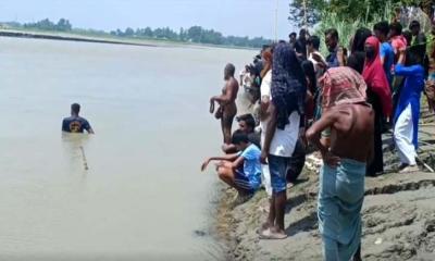 বাল্কহেডের ধাক্কায় নৌকা ডুবে দুই যাত্রী নিখোঁজ