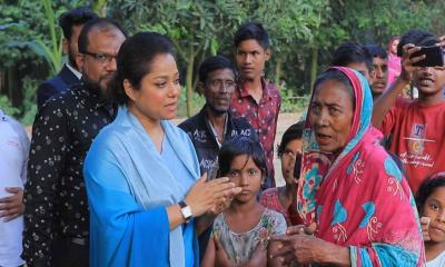 নির্বাচনী এলাকায় ভালোবাসায় সিক্ত হলেন ডলি সায়ন্তনী