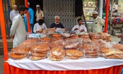 শবে বরাত উপলক্ষে পুরান ঢাকায় বাহারি আয়োজন