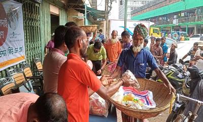 মিনতি শ্রমিকদের ঈদপণ্য দিলো কিউএলএফ