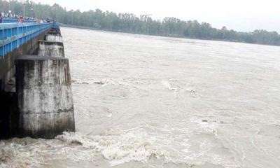 উজানের ঢলে বেড়েছে তিস্তার পানি