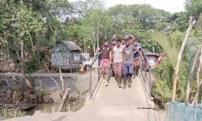 সুন্দরবনে আগুন নেভানোর কাজ শুরু