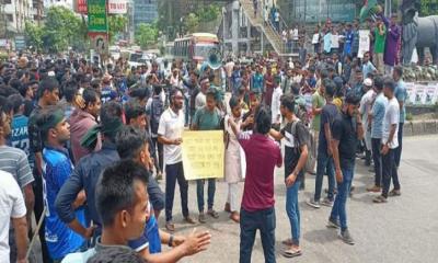 রাজধানীর বিভিন্ন সড়কে বাংলা ব্লকেড, যান চলাচল বন্ধ