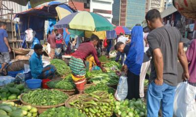 বাজারে সবজি ও ডিমের দাম চড়া