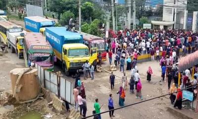 সাভারে চাকরিপ্রার্থীদের বিক্ষোভে মহাসড়কে ৫ কিলোমিটার যানজট