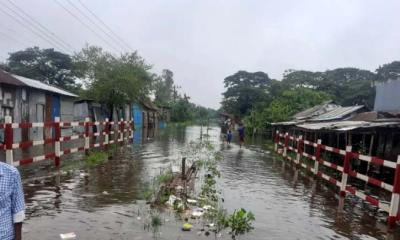 নোয়াখালীতে কমতে শুরু করেছে বন্যার পানি