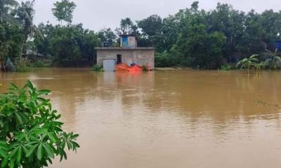 ‘একমাত্র মা, কেমনে ভাসামু নদীতে’