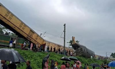 দুই ট্রেনের সংঘর্ষে নিহত বেড়ে ১৫