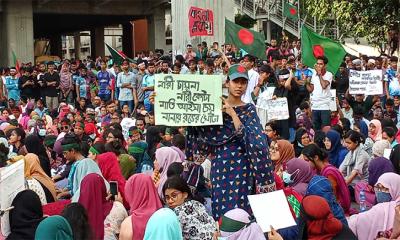 শাহবাগ ও হোটেল ইন্টারকন্টিনেন্টালের মোড়ে অবরোধ