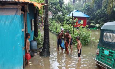 নোয়াখালীতে পানিবন্দী ২২ লাখ মানুষ, আশ্রয়কেন্দ্রে উঠেছে ২০ হাজার