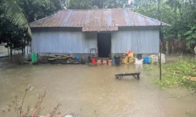 ত্রাণ পৌঁছাতে দেরি, বিশুদ্ধ পানির জন্য হাহাকার