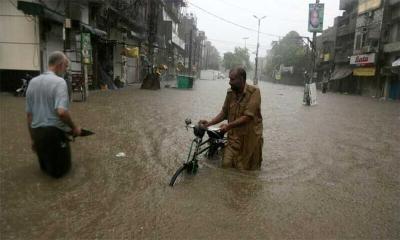 টানা বৃষ্টিতে পাকিস্তানে ১২ জনের মৃত্যু