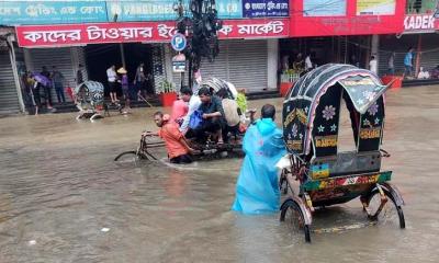 তলিয়ে গেছে চট্টগ্রাম, ভোগান্তিতে নগরবাসী