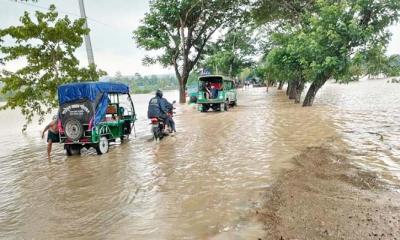 পানির নিচে সড়ক, সাজেকে আটকা অর্ধশতাধিক পর্যটক