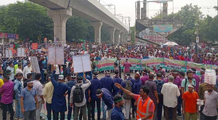 শাহবাগে অবরোধ, পুরো রাজধানীতে ভোগান্তি