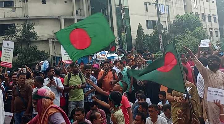 শাহবাগ অবরোধ, ৪ দাবিতে সনাতন ধর্মাবলম্বীদের বিক্ষোভ