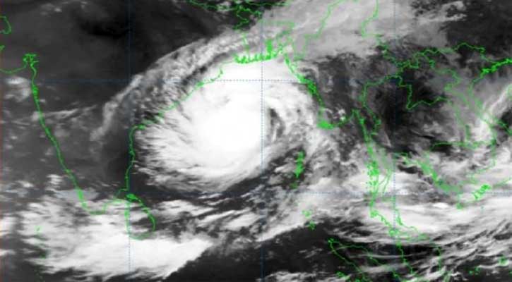 বঙ্গোপসাগরে ঘূর্ণিঝড় ‘দানা’, বাড়ল সতর্কসংকেত