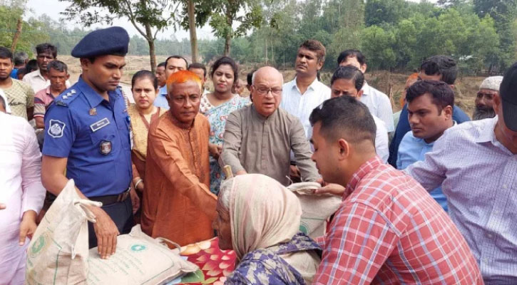 বন্যার স্থায়ী সমাধান চায় সরকার: উপদেষ্টা ফারুক