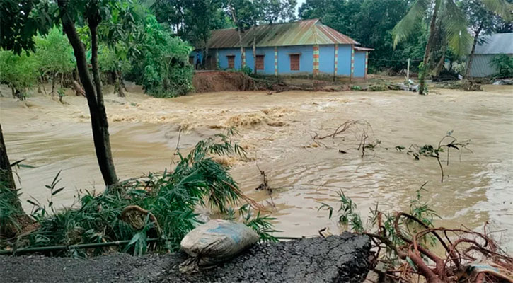 আখাউড়ায় বাঁধ ভেঙে ৩৬টি গ্রাম প্লাবিত