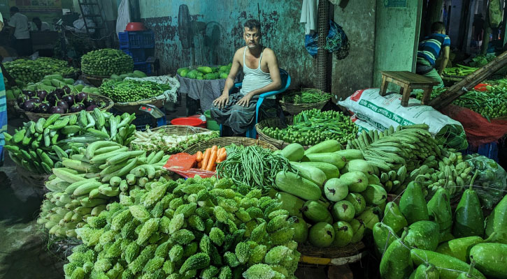 ঈদের আগে বাজারে উত্তাপ