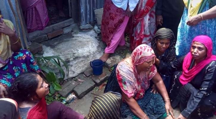 একই পরিবারের ৪ জনের ঝুলন্ত মরদেহ নিয়ে রহস্য