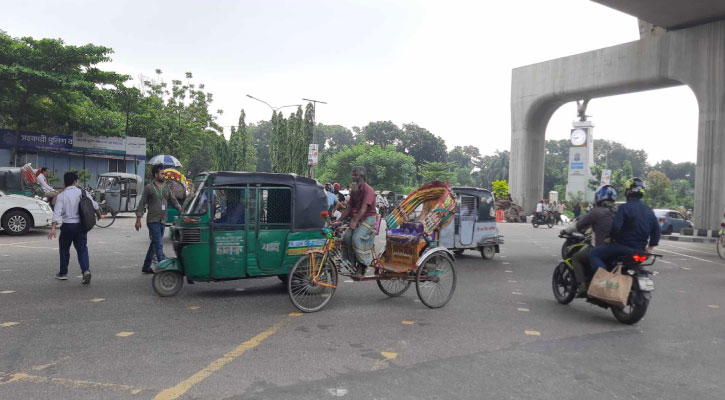 ঢাকার সড়কে চলছে শুধু রিকশা-সিএনজি