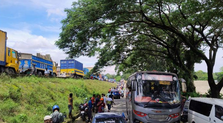 ঢাকা-চট্টগ্রাম মহাসড়কে ৪০ কিলোমিটার দীর্ঘ যানজট