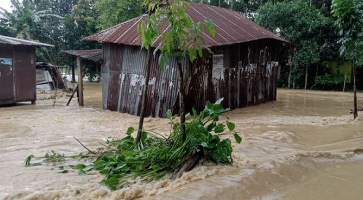 বন্যা পরিস্থিতি আরও অবনতি, ত্রাণের জন্য হাহাকার