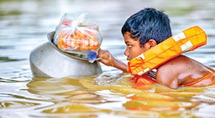 বন্যার্তদের ত্রাণ দিতে গিয়ে কেন ছবি তুলবেন না