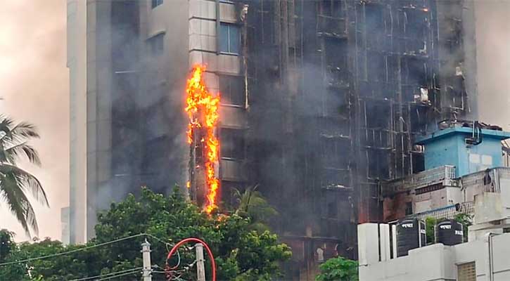 হোটেলে আগুন দিয়ে ২৪ জনকে হত্যার অভিযোগে মামলা