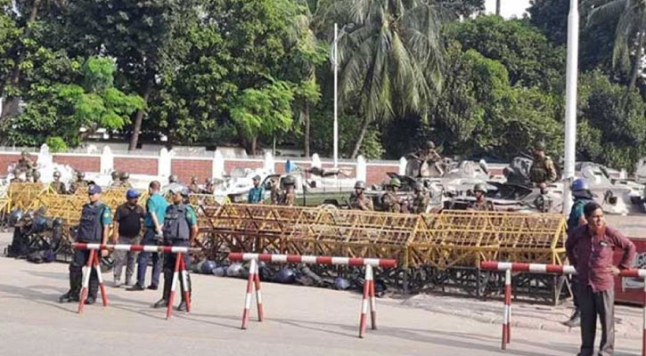 বঙ্গভবনের সামনে থমথমে পরিস্থিতি, সতর্ক আইনশৃঙ্খলা রক্ষাকারী বাহিনী