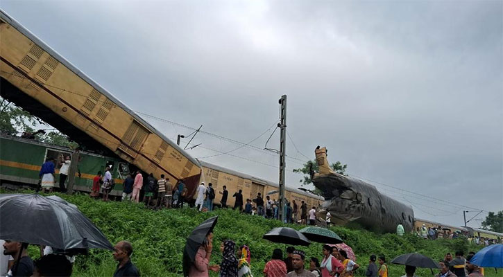 দুই ট্রেনের সংঘর্ষে নিহত বেড়ে ১৫