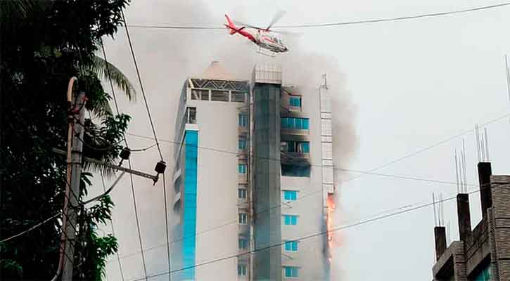 আ.লীগ নেতার হোটেলে আগুন দিলো বিক্ষুব্ধ জনতা, বিদেশিসহ নিহত ২১