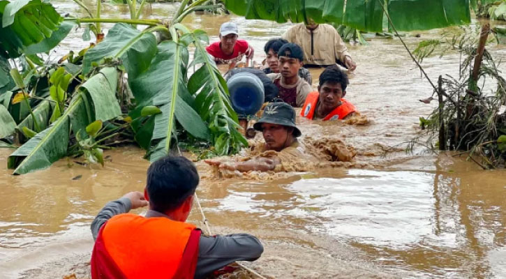 ভয়াবহ বন্যায় নিহত ৩৬, বাস্তুচ্যুত হাজারো মানুষ