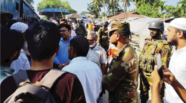 ট্রেনে অস্ত্রের ভয় দেখিয়ে ডাকাতি, যাত্রীরা যা খোয়ালেন