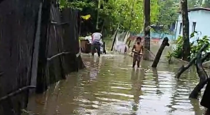 নোয়াখালীতে  বন্যা পরিস্থিতির অবনতি, সুপেয় পানির সংকট