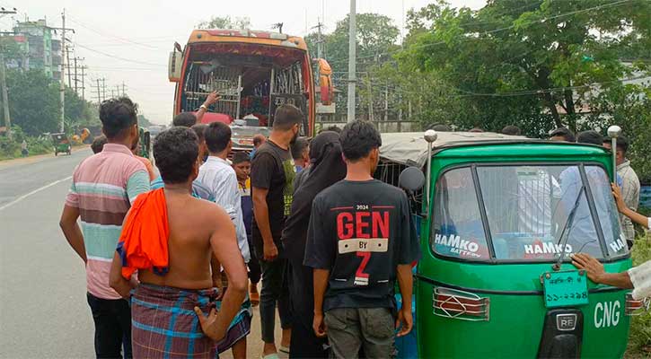 নানীর সঙ্গে রাস্তা পার হতে গিয়ে শিশু নিহত