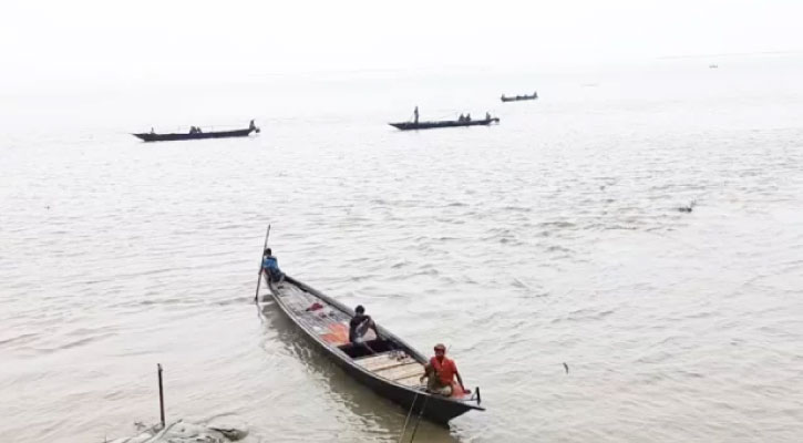 ৮ জেলেকে কারাদণ্ড, ৭২ কেজি মা ইলিশ জব্দ