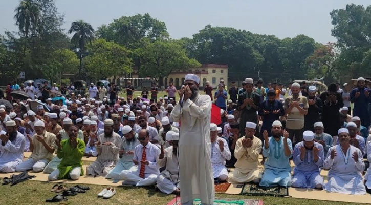 বৃষ্টির জন্য পাবনায় ইসতিসকার নামাজ