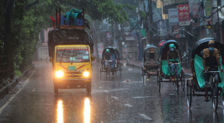 সাতসকালে রাজধানীতে মুষলধারে বৃষ্টি