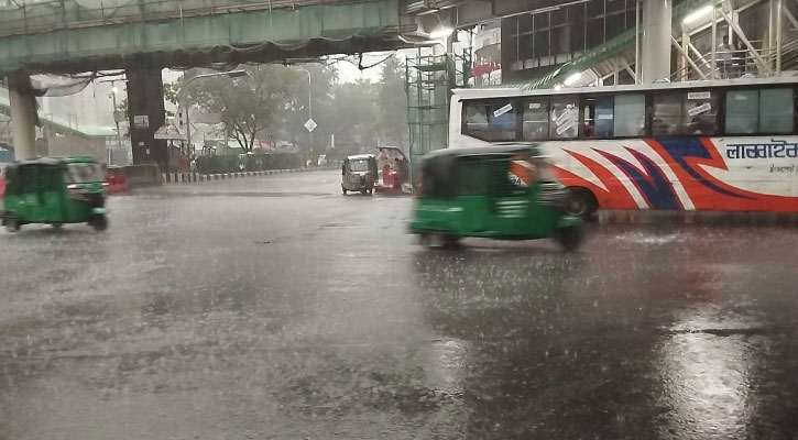 সকালেই  ঢাকায় নেমেছে বৃষ্টি